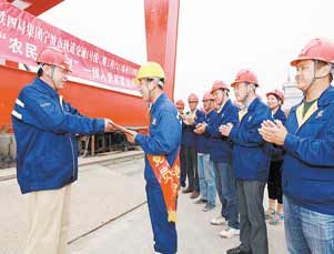 “农民工之星”施工一线入党